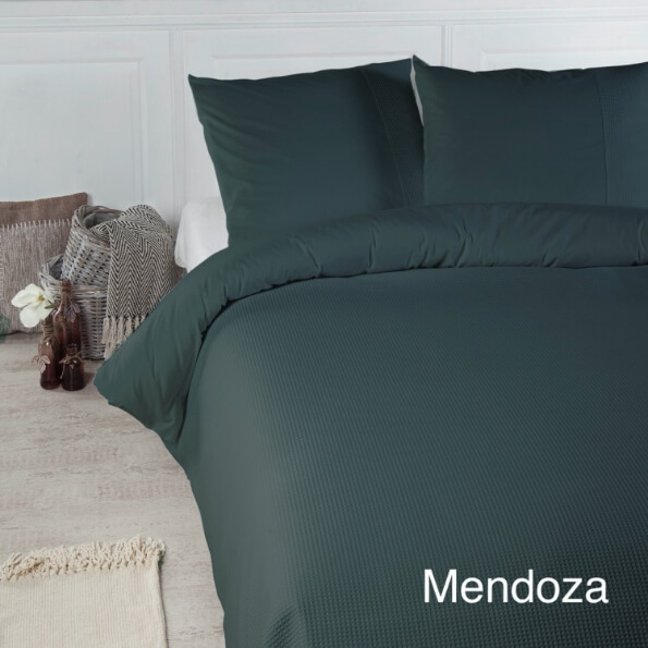 bed opgedekt met dekbedovertrek Mendoza in de kleur green van Papillon